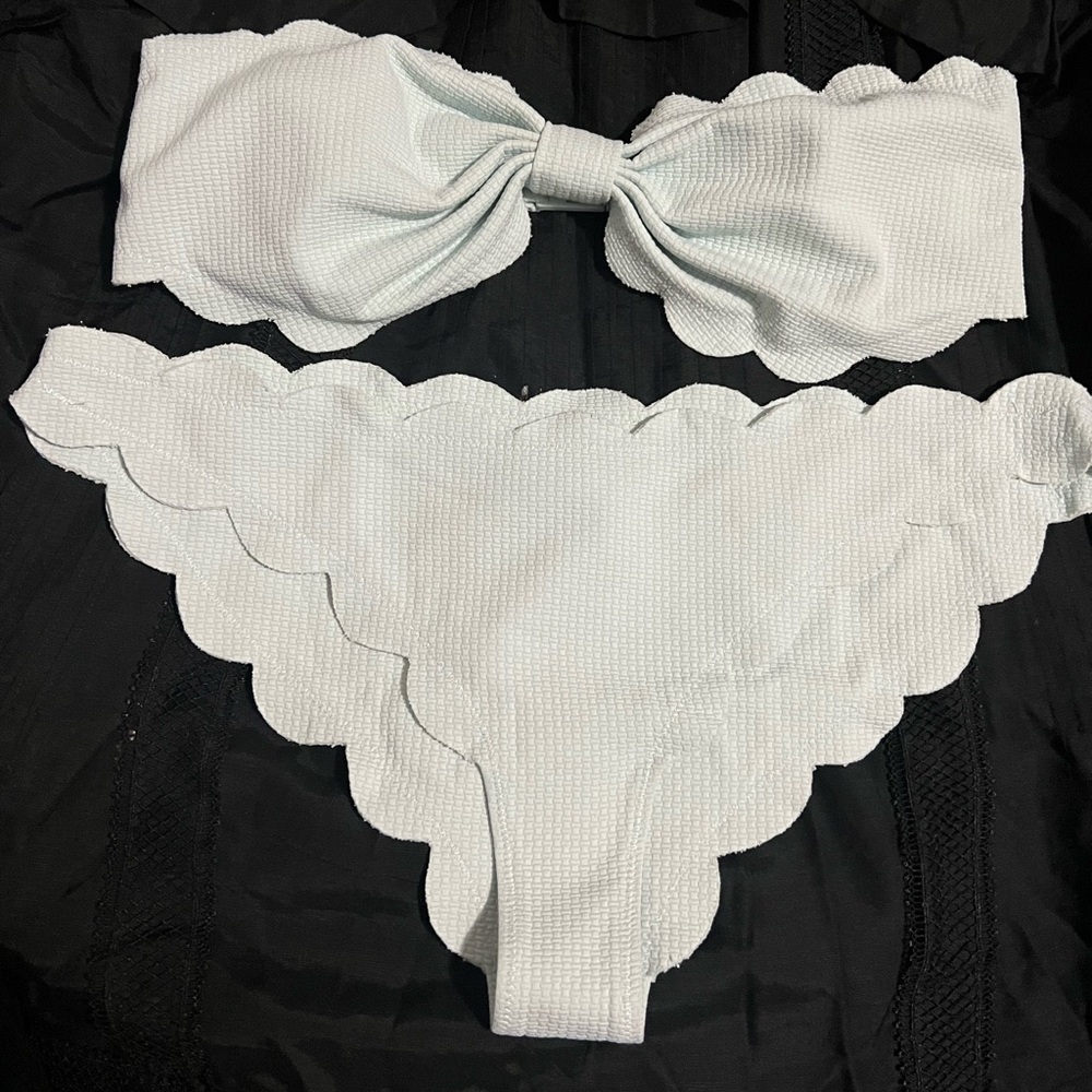 Marysia 2 piece bathing suit.